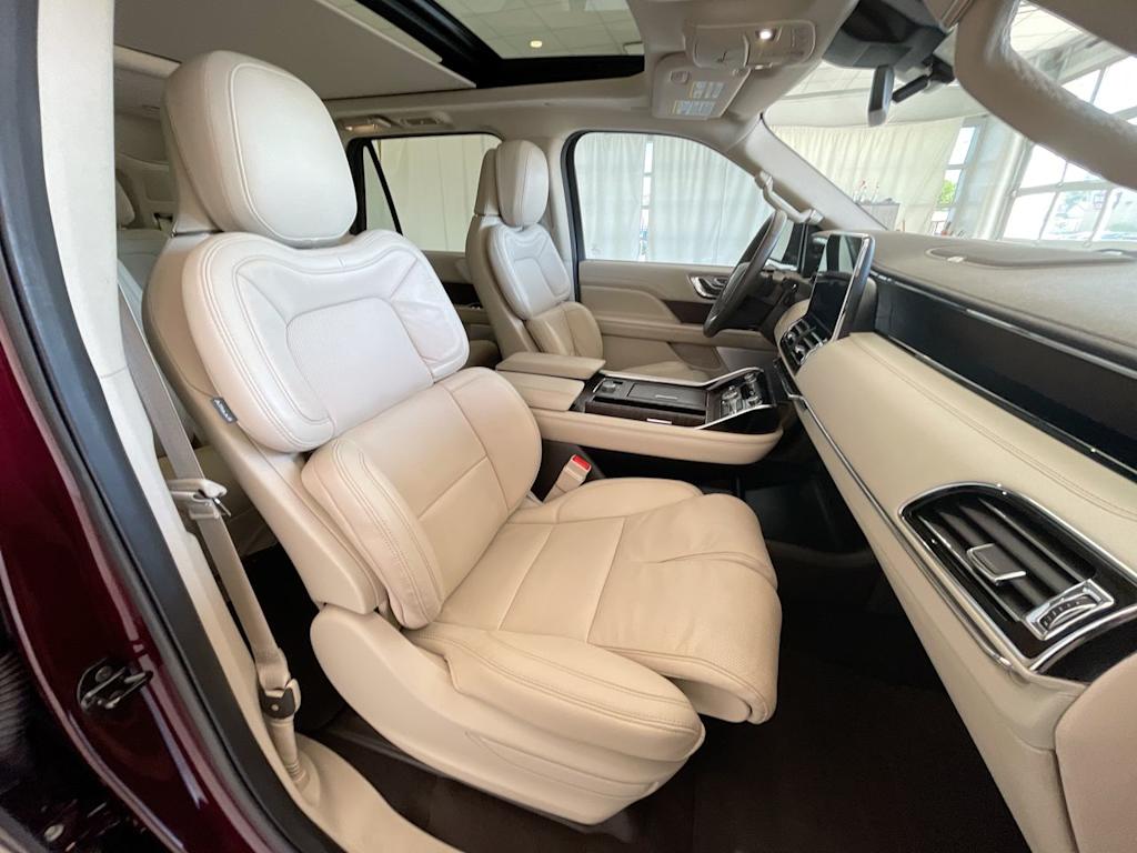 Thumbnail: 2020 Lincoln Navigator - 29