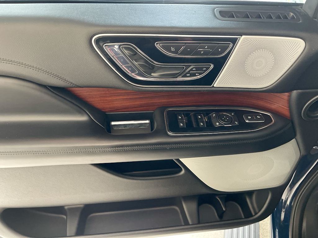 Thumbnail: 2018 Lincoln Navigator L - 22