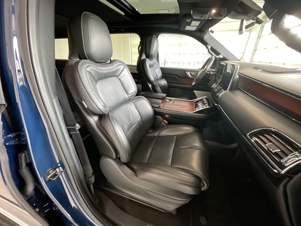 Thumbnail: 2018 Lincoln Navigator L - 10