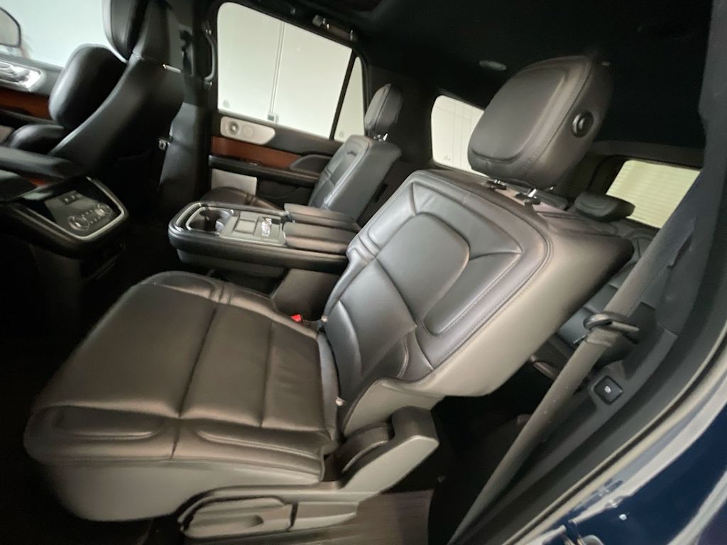 Thumbnail: 2018 Lincoln Navigator L - 11