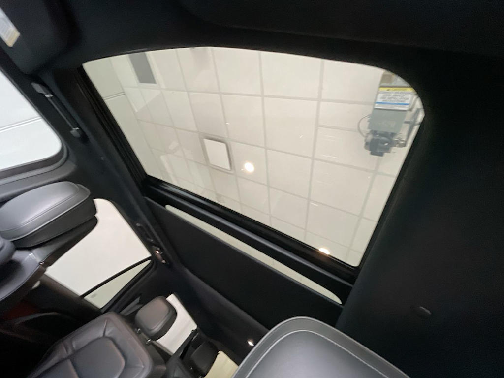 Thumbnail: 2018 Lincoln Navigator L - 28