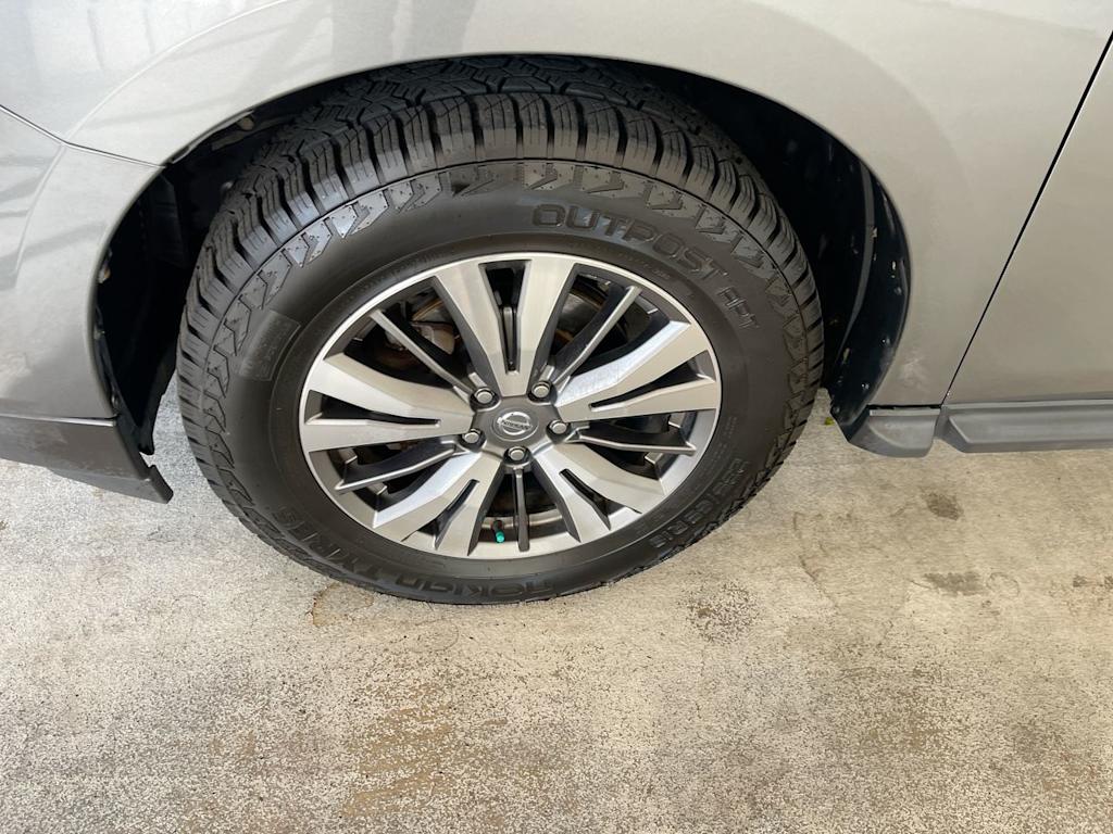 Thumbnail: 2020 Nissan Pathfinder - 8