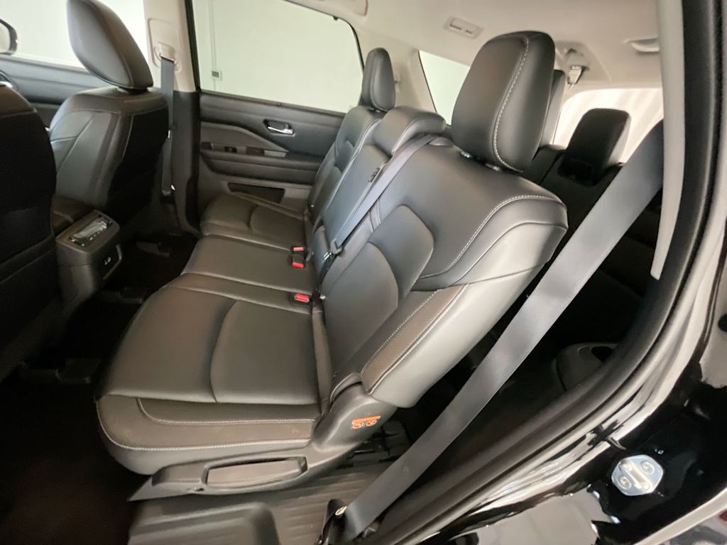 2023 Nissan Pathfinder SL 11