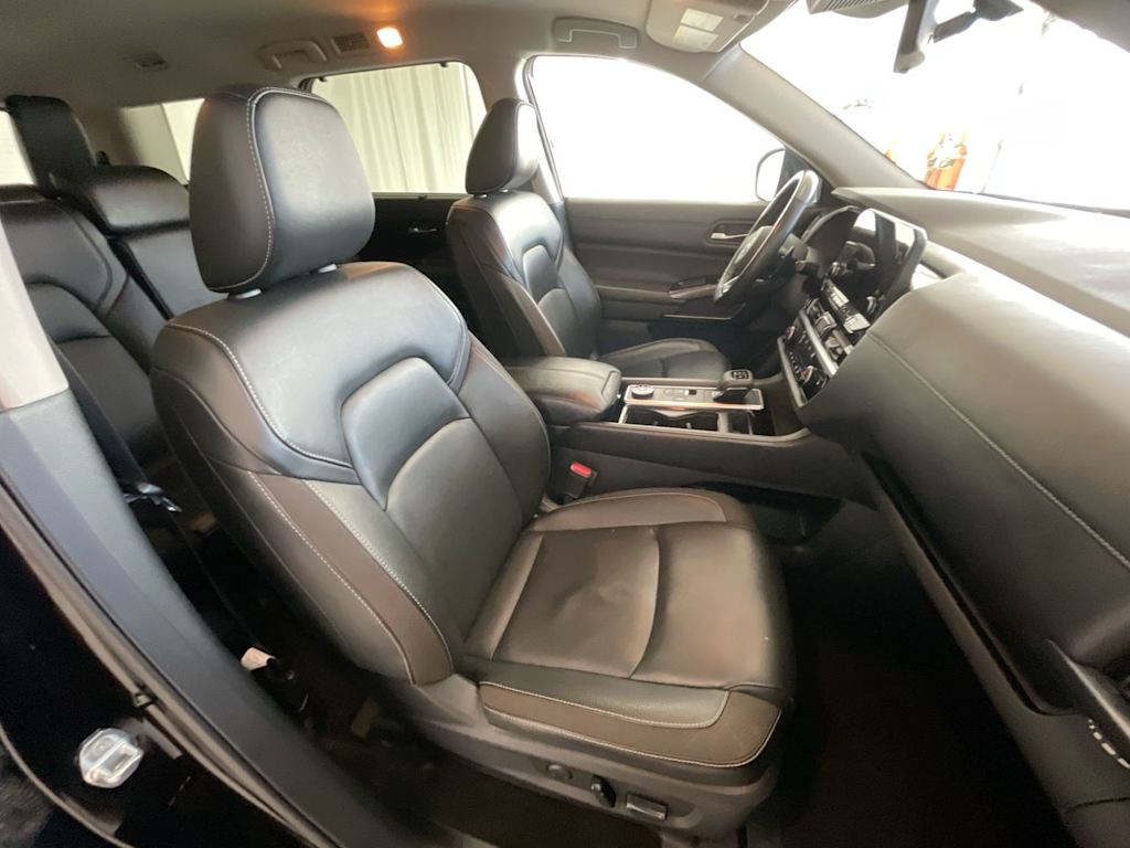 2023 Nissan Pathfinder SL 10