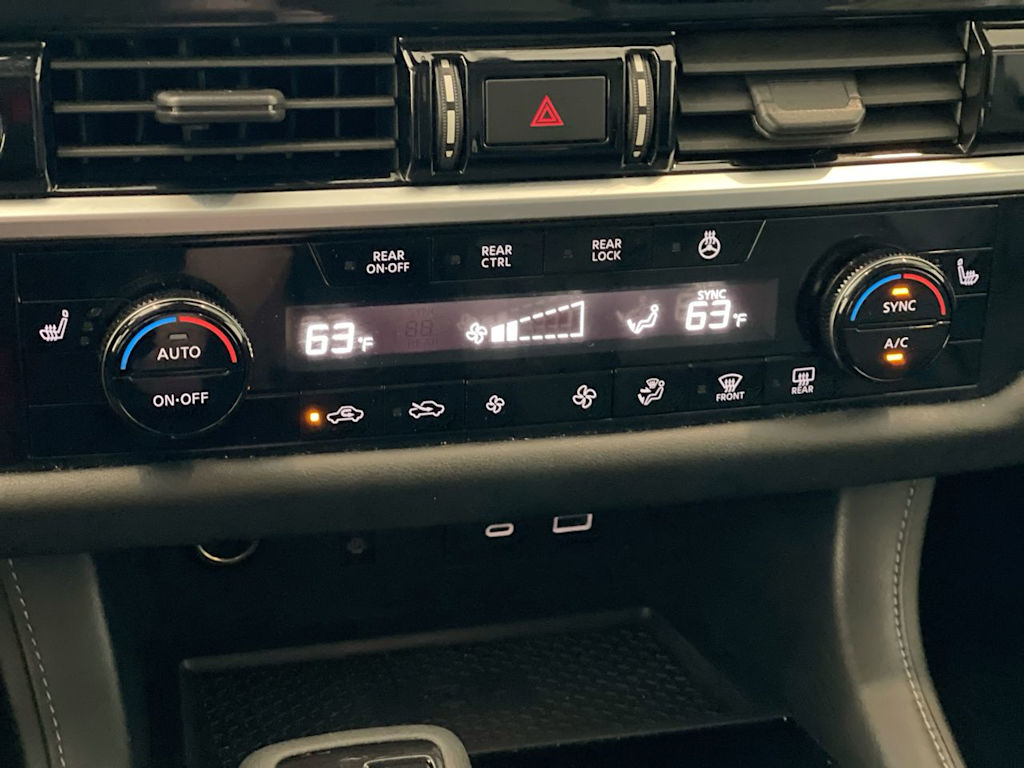 2023 Nissan Pathfinder SL 24