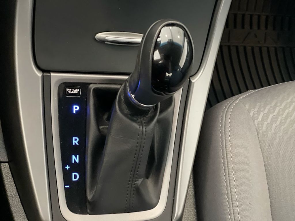 2016 Hyundai Elantra SE 13