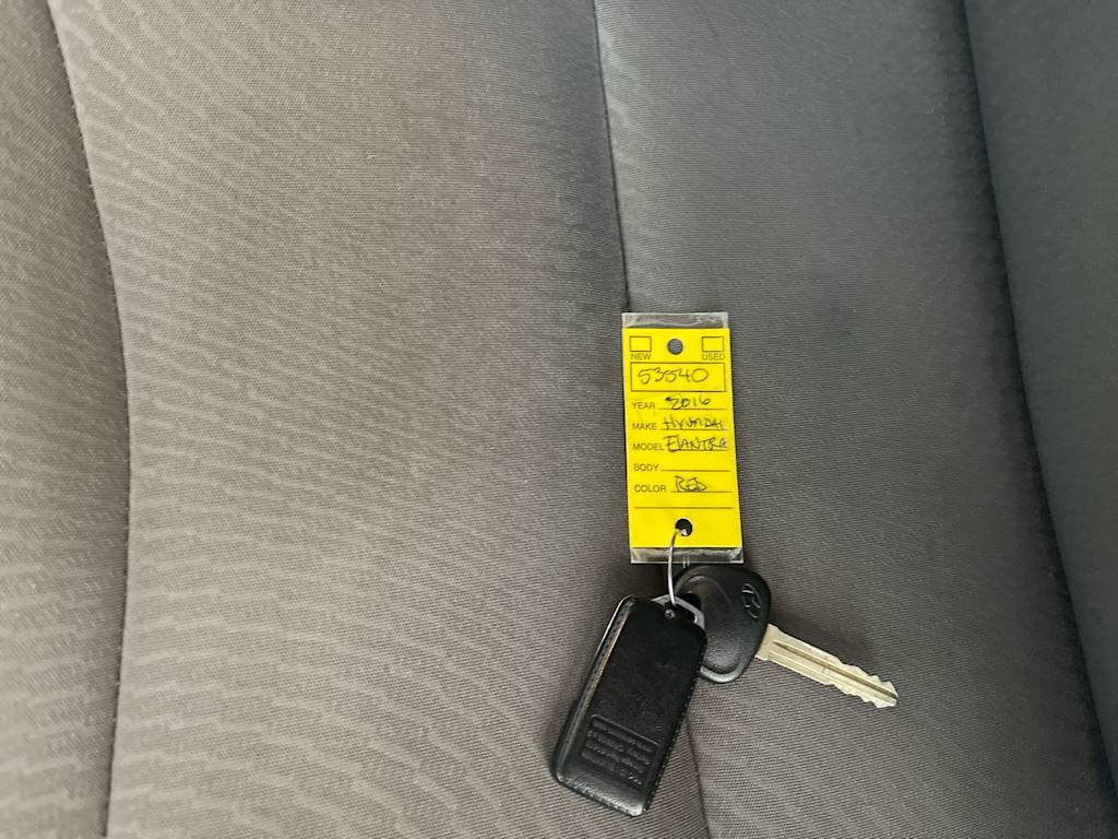 2016 Hyundai Elantra SE 16