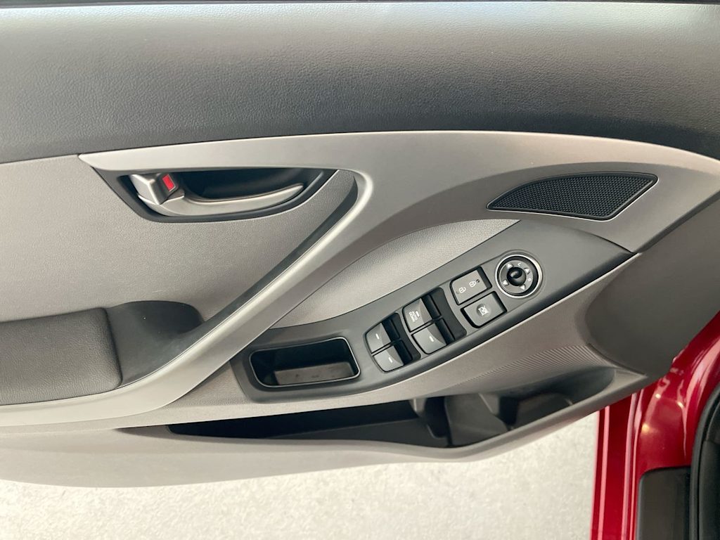 2016 Hyundai Elantra SE 23