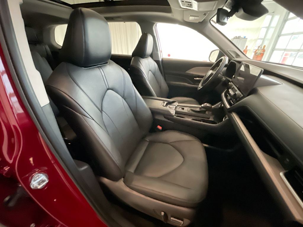 2024 Toyota Grand Highlander Limited 29