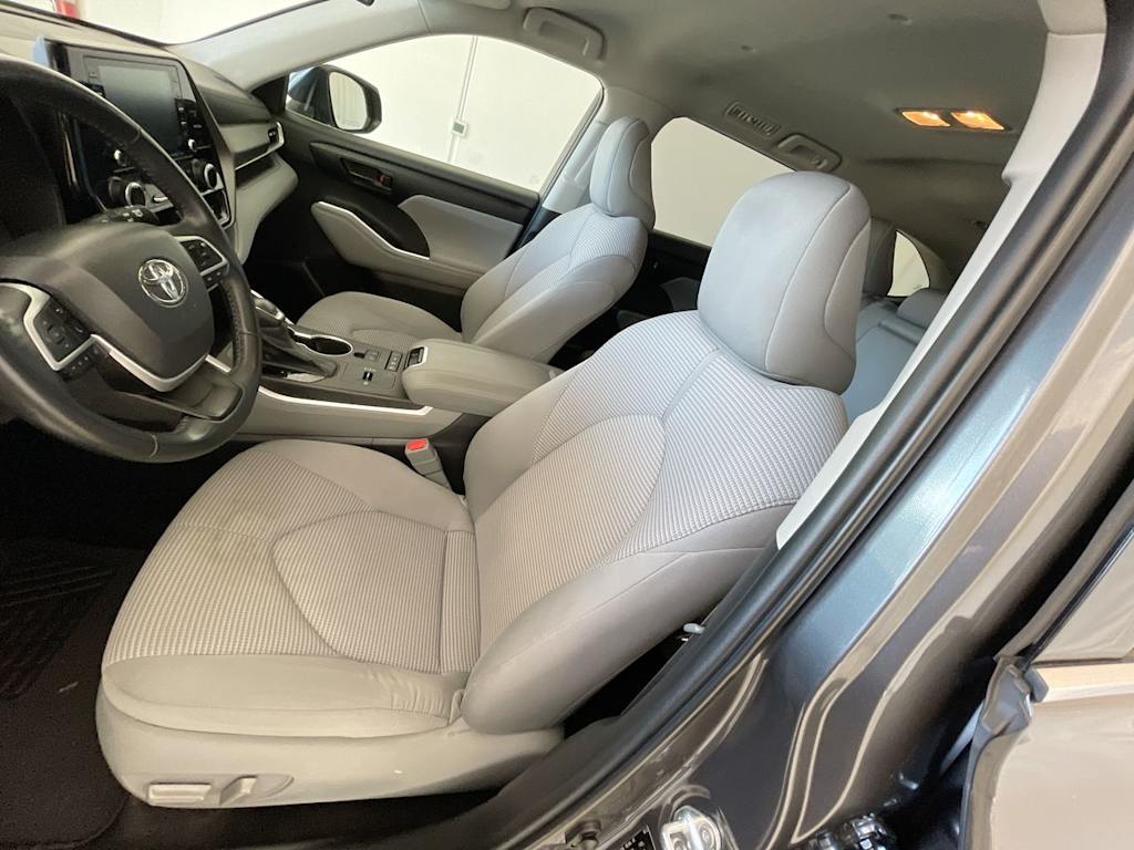 2022 Toyota Highlander LE 10