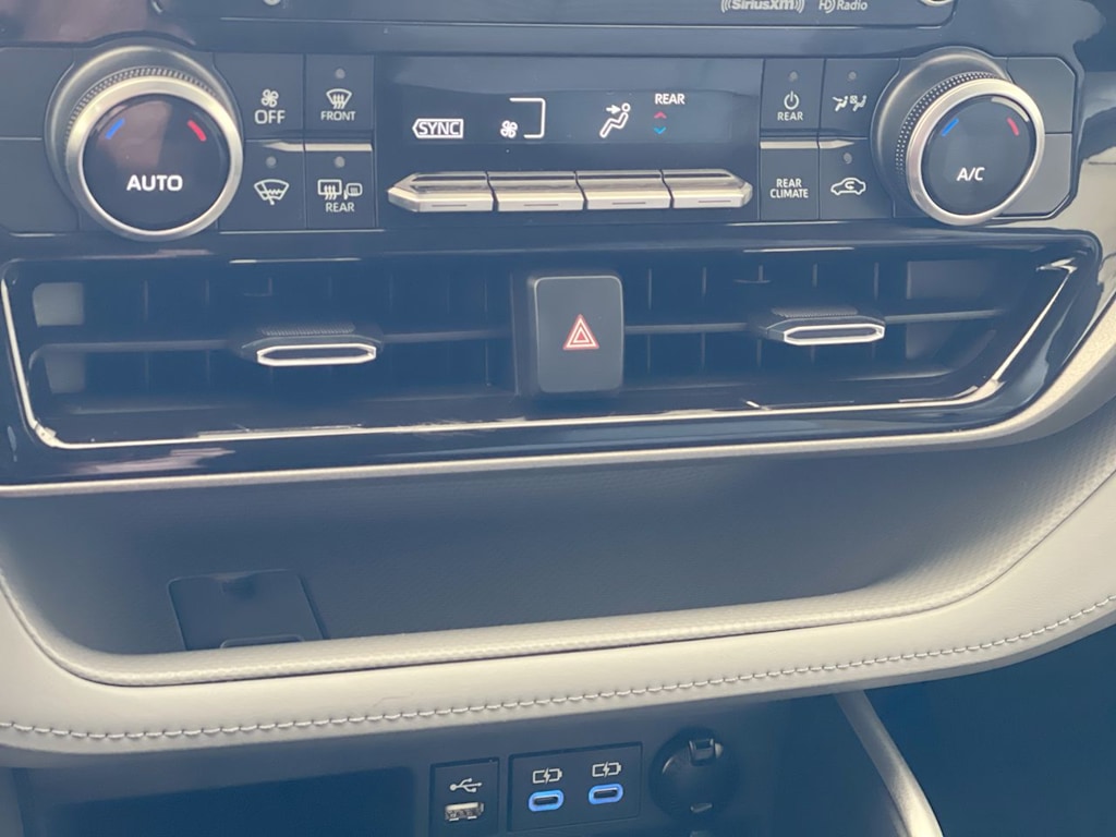 2022 Toyota Highlander LE 26