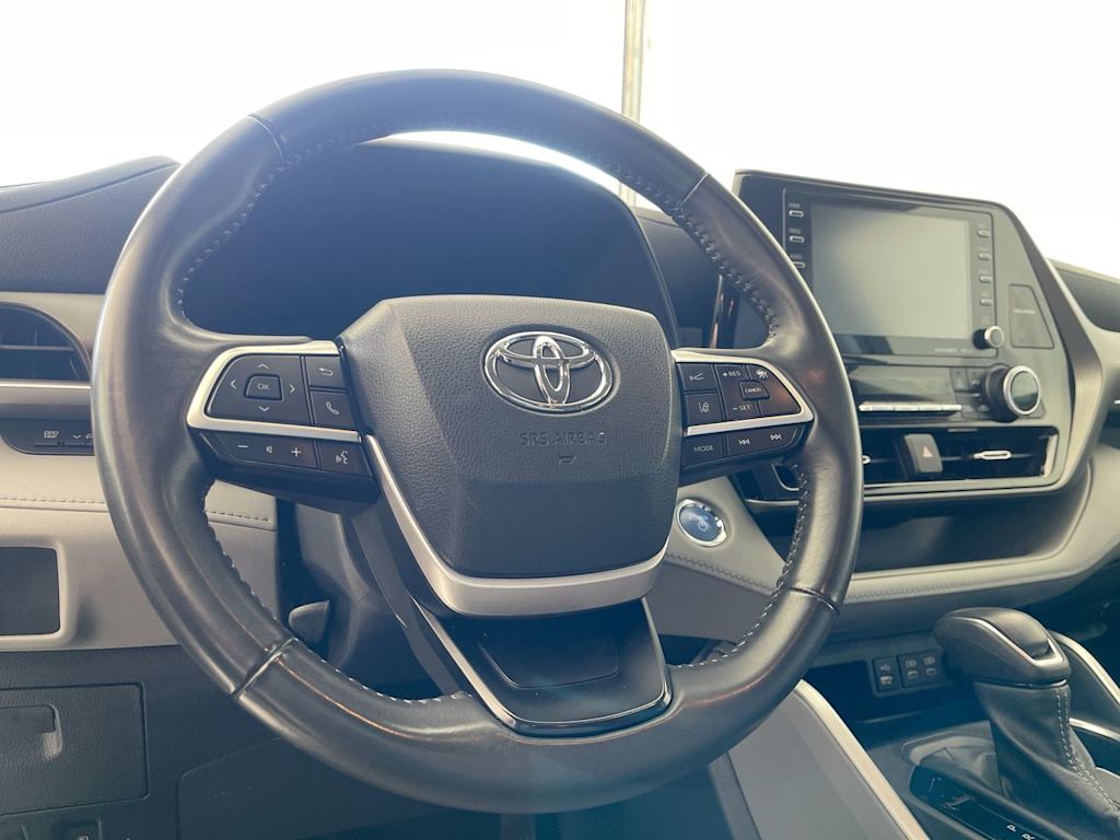 2022 Toyota Highlander LE 2