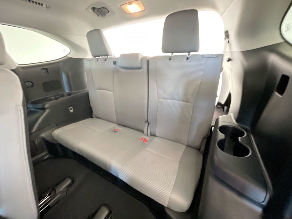 2022 Toyota Highlander LE 27