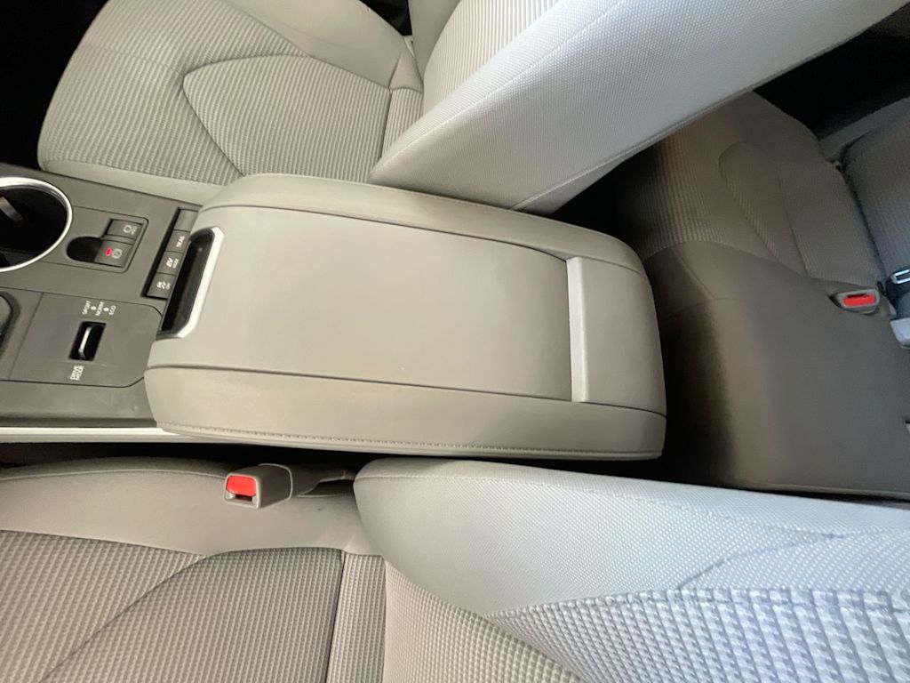 2022 Toyota Highlander LE 11