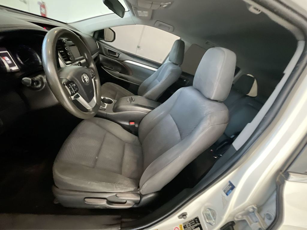 Thumbnail: 2019 Toyota Highlander - 9