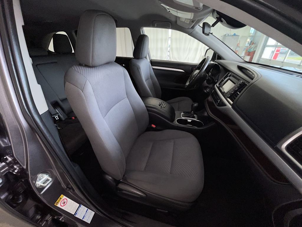 Thumbnail: 2019 Toyota Highlander - 9