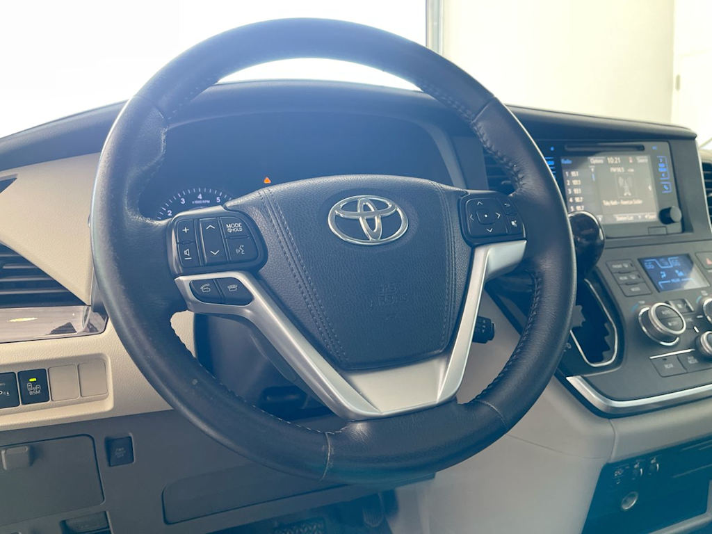 Thumbnail: 2015 Toyota Sienna - 2