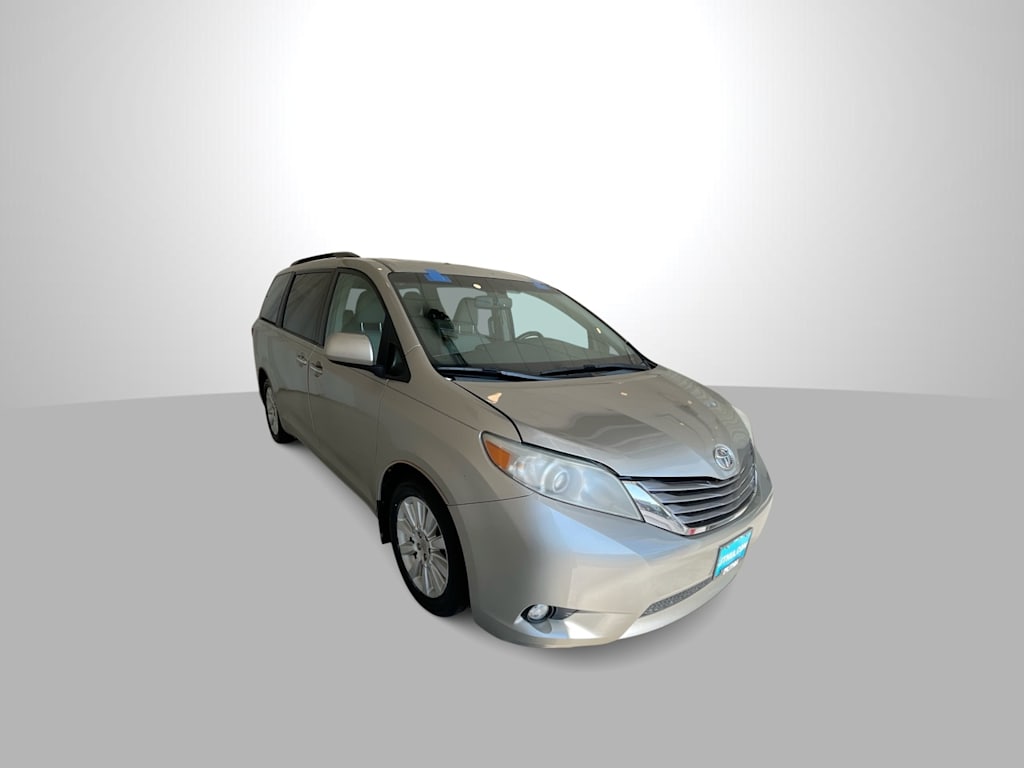 Thumbnail: 2015 Toyota Sienna - 7