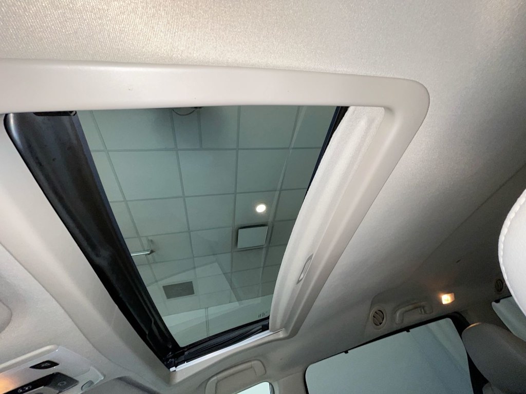 Thumbnail: 2014 Toyota Sienna - 28