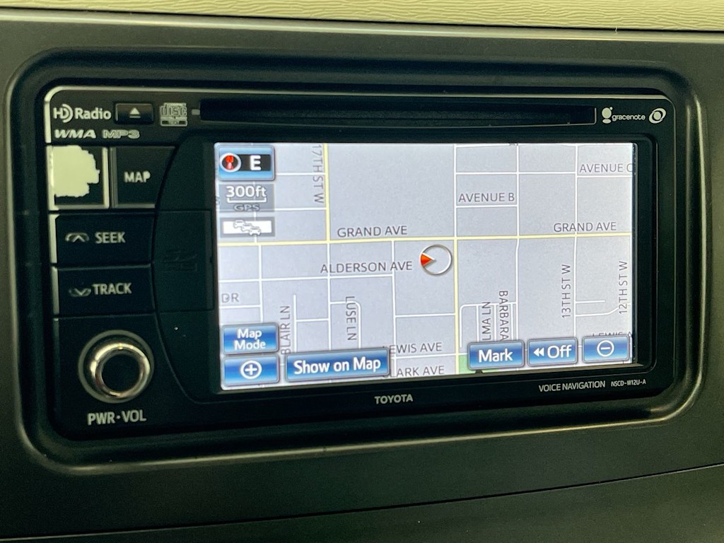 Thumbnail: 2014 Toyota Sienna - 25