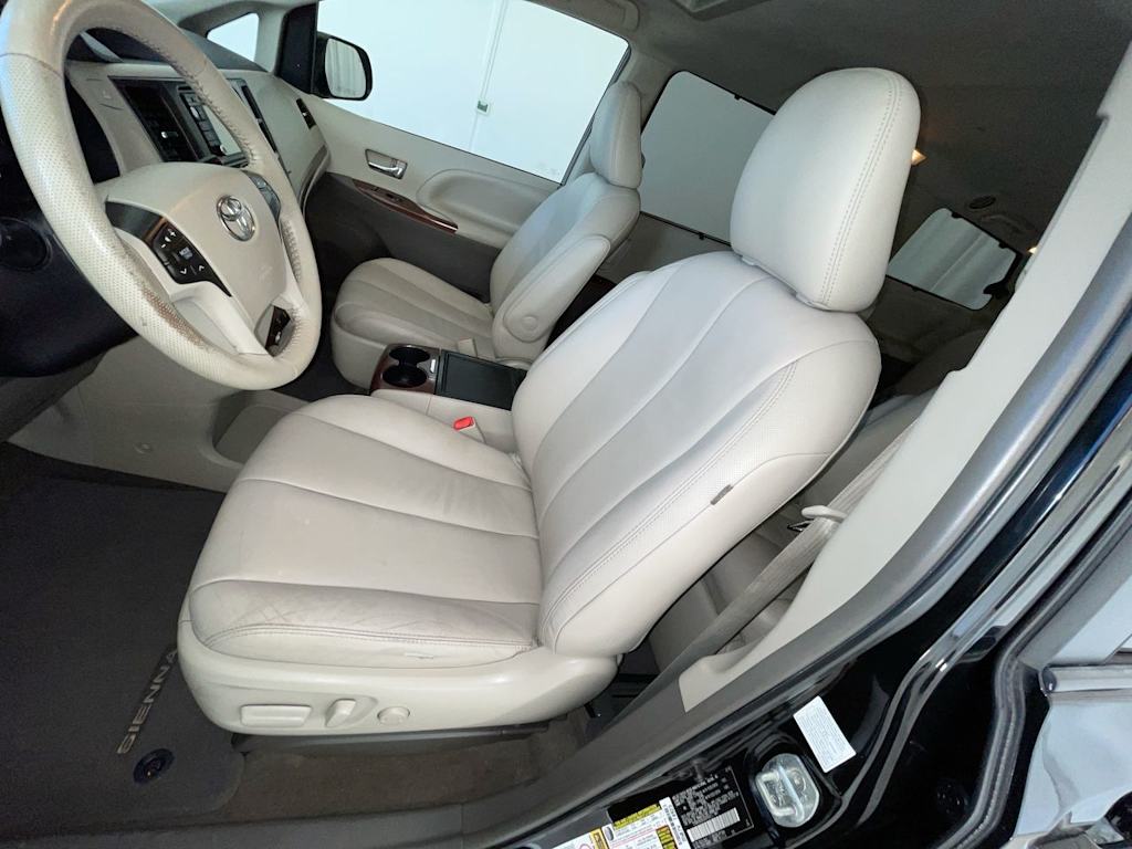 Thumbnail: 2014 Toyota Sienna - 10