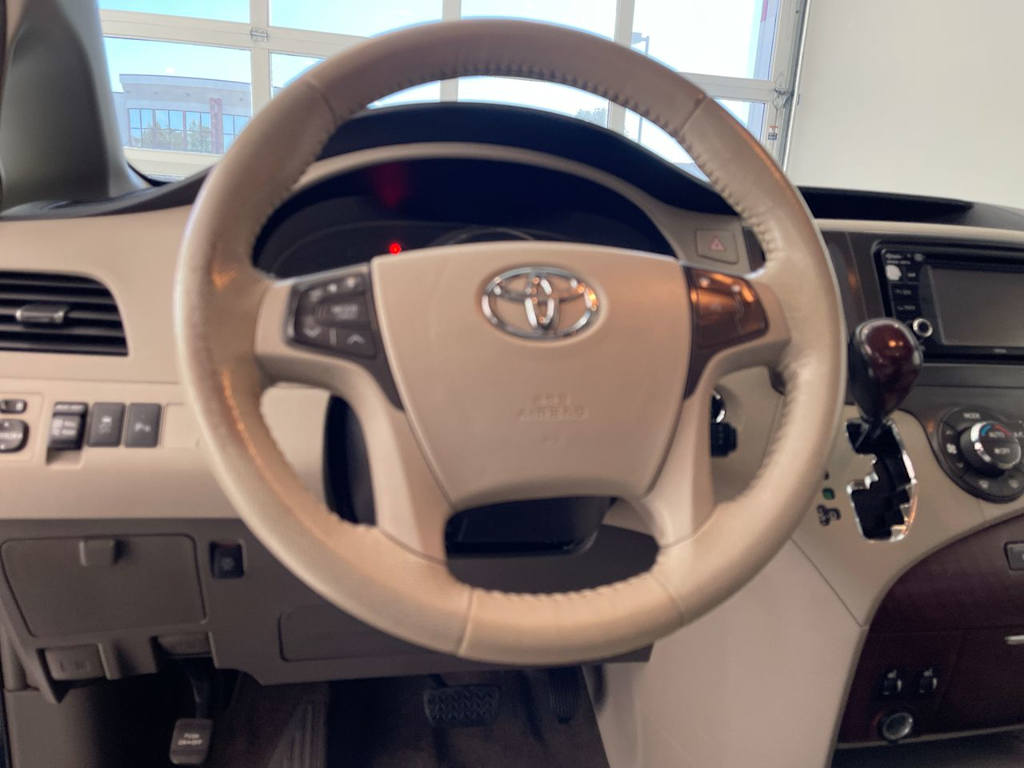 Thumbnail: 2014 Toyota Sienna - 2