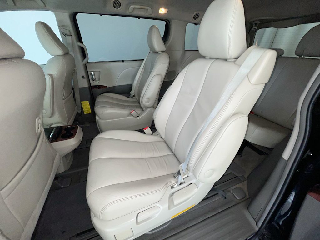 Thumbnail: 2014 Toyota Sienna - 12
