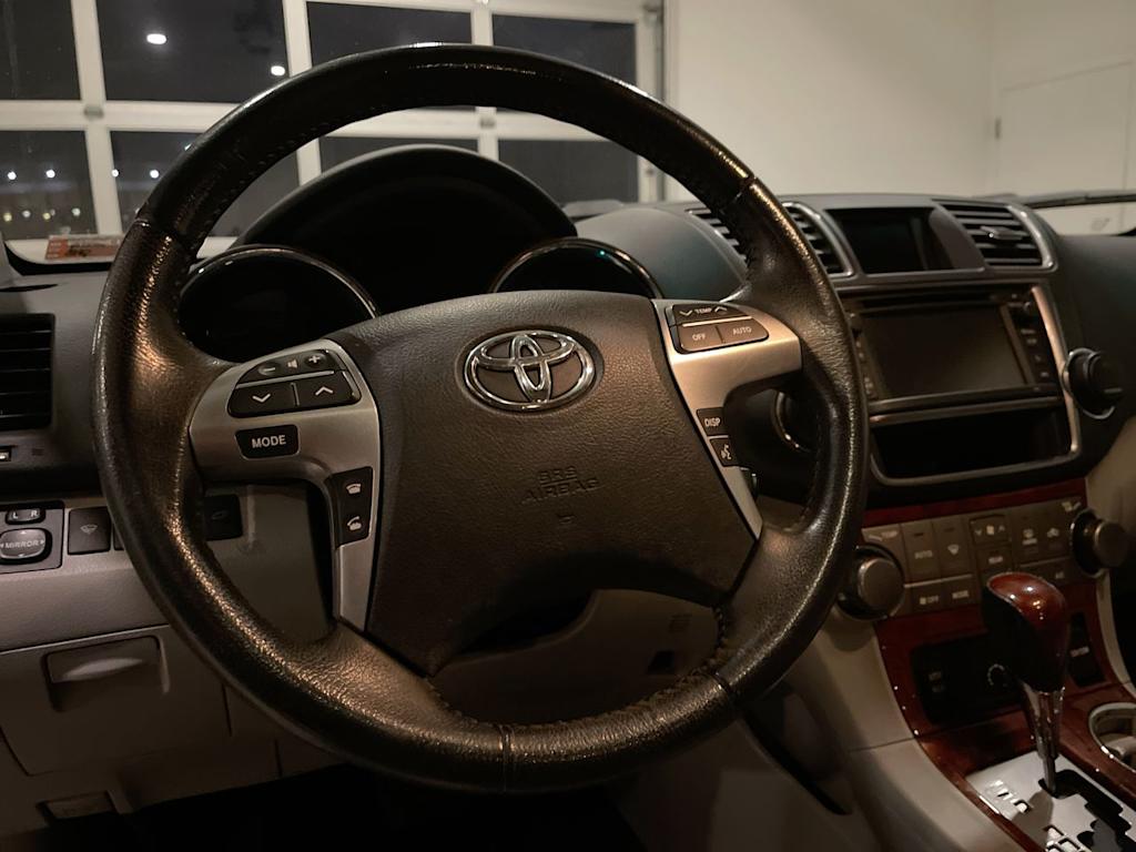 Thumbnail: 2013 Toyota Highlander - 2