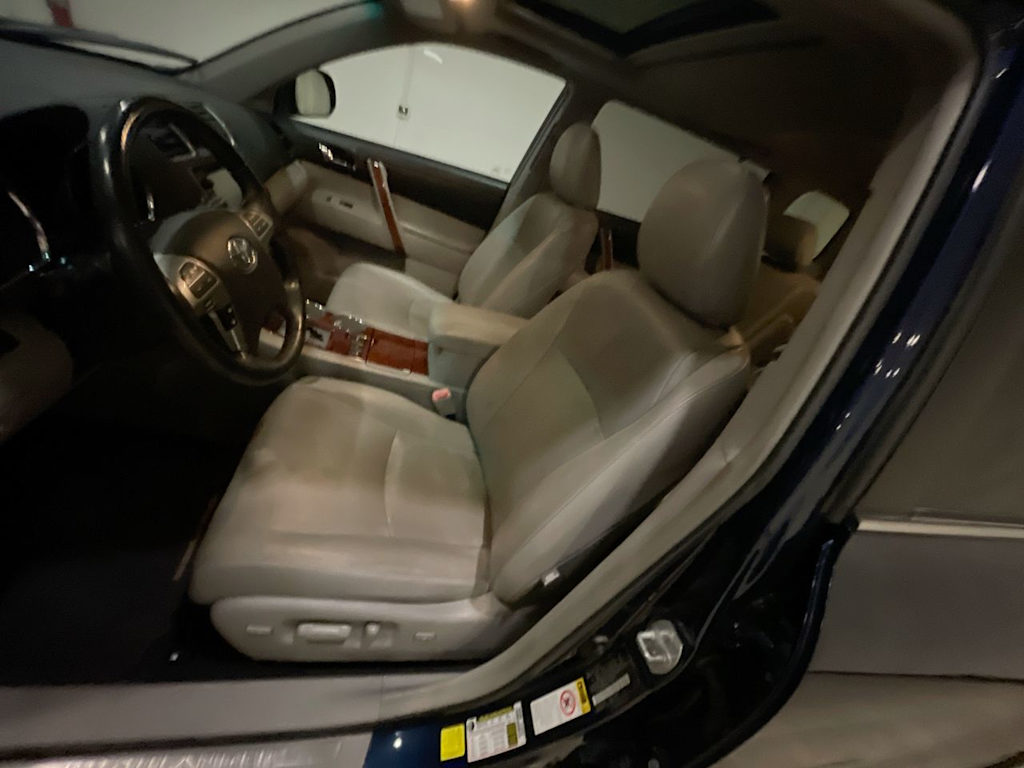 Thumbnail: 2013 Toyota Highlander - 9