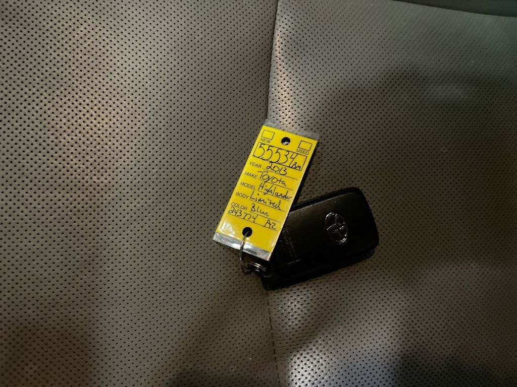 Thumbnail: 2013 Toyota Highlander - 16