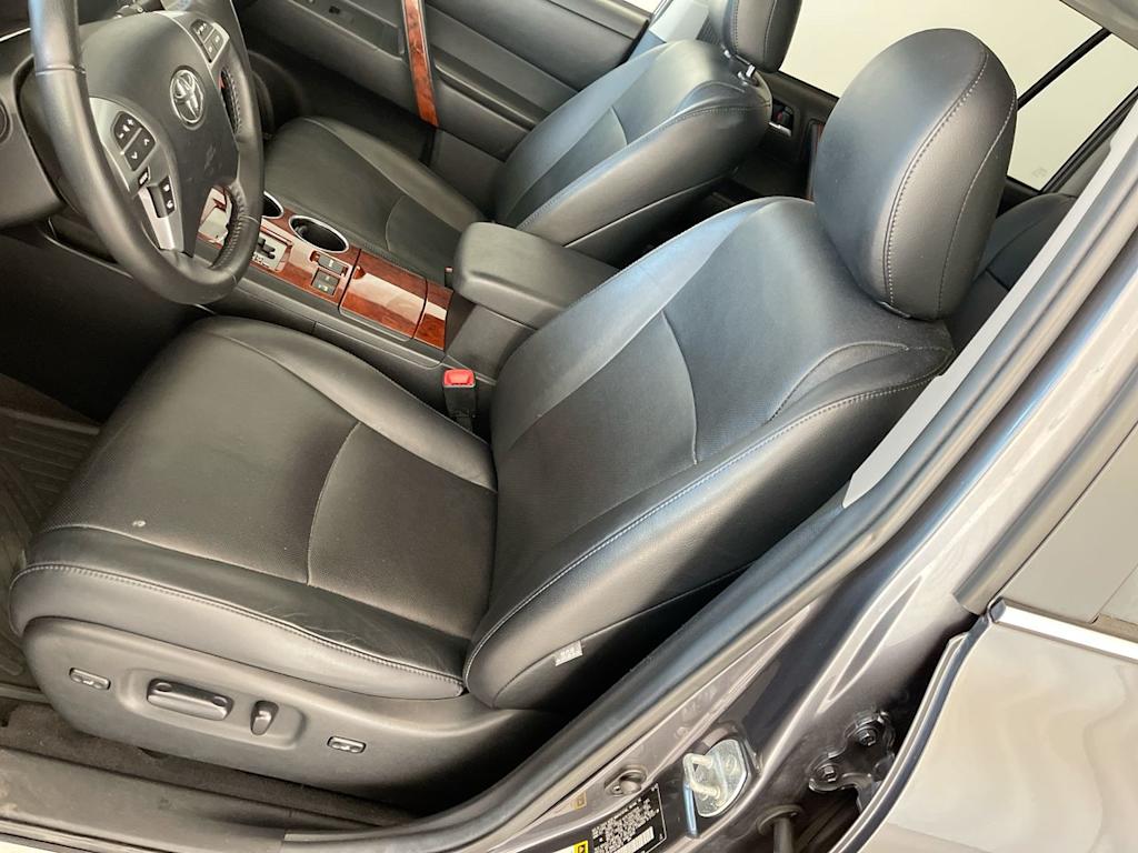 Thumbnail: 2013 Toyota Highlander - 9