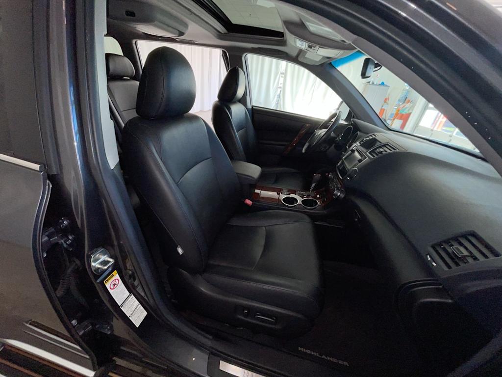Thumbnail: 2013 Toyota Highlander - 10