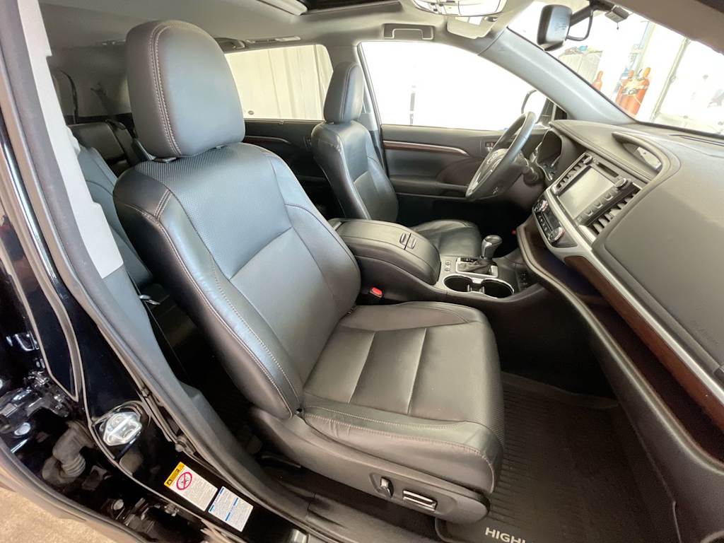 2016 Toyota Highlander Limited 9
