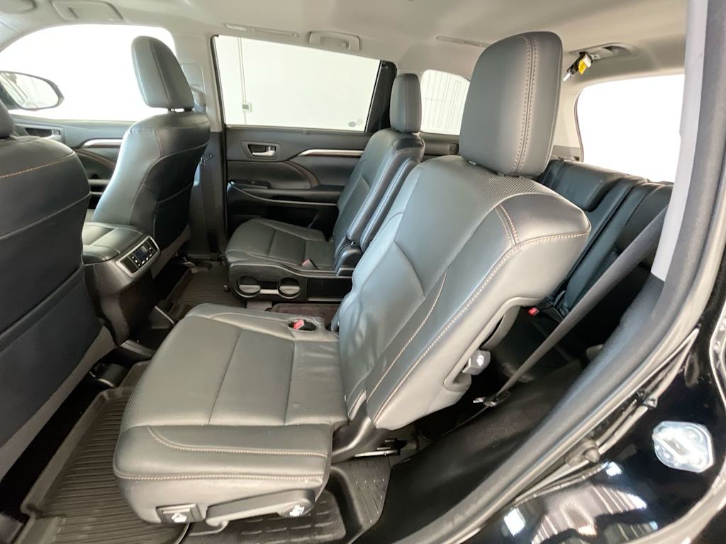 2016 Toyota Highlander Limited 10