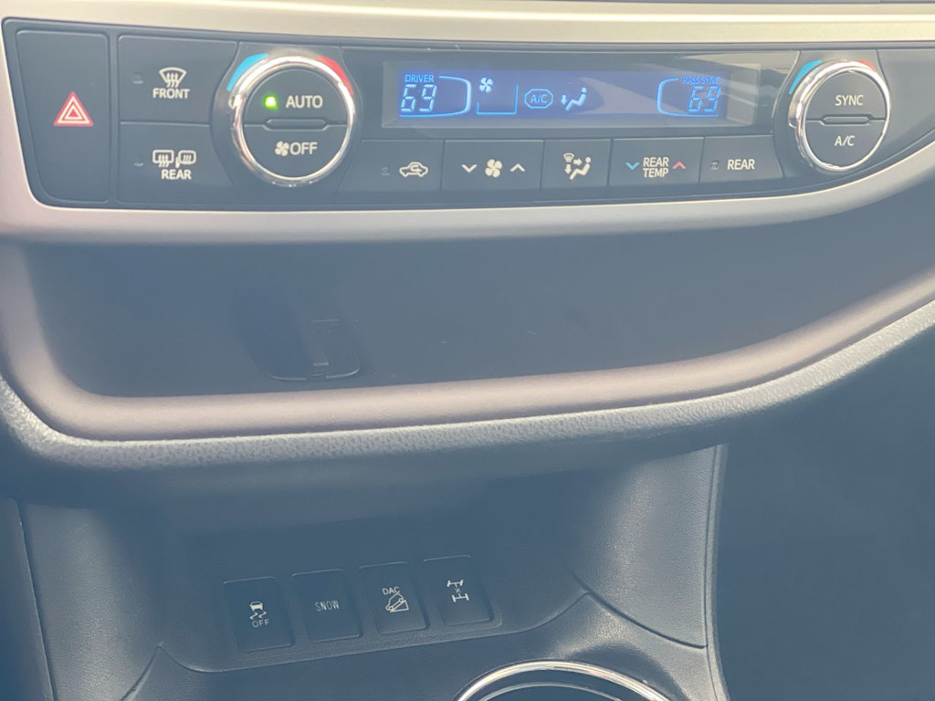 2016 Toyota Highlander Limited 26