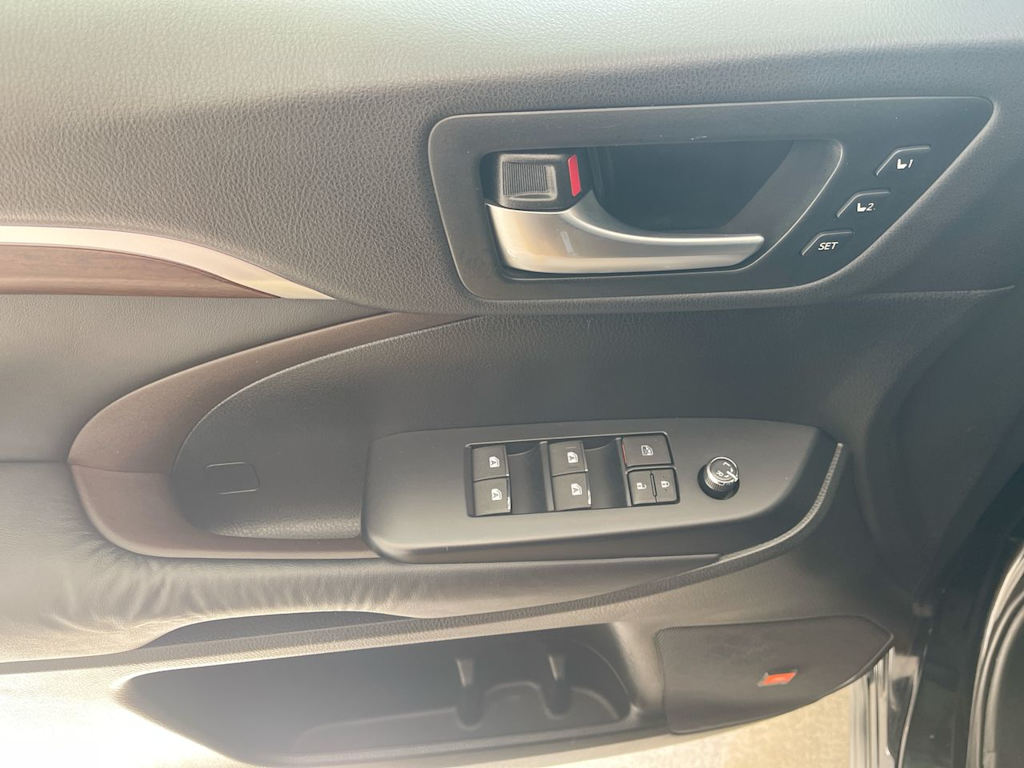 2016 Toyota Highlander Limited 23