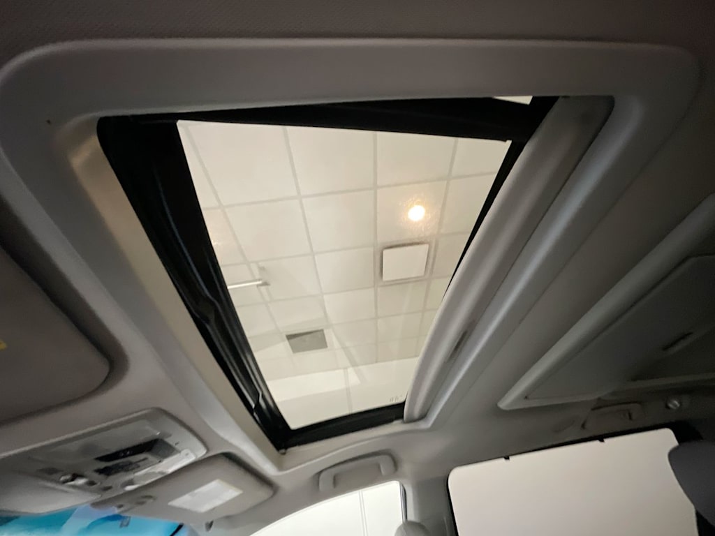 Thumbnail: 2017 Toyota Sienna - 27