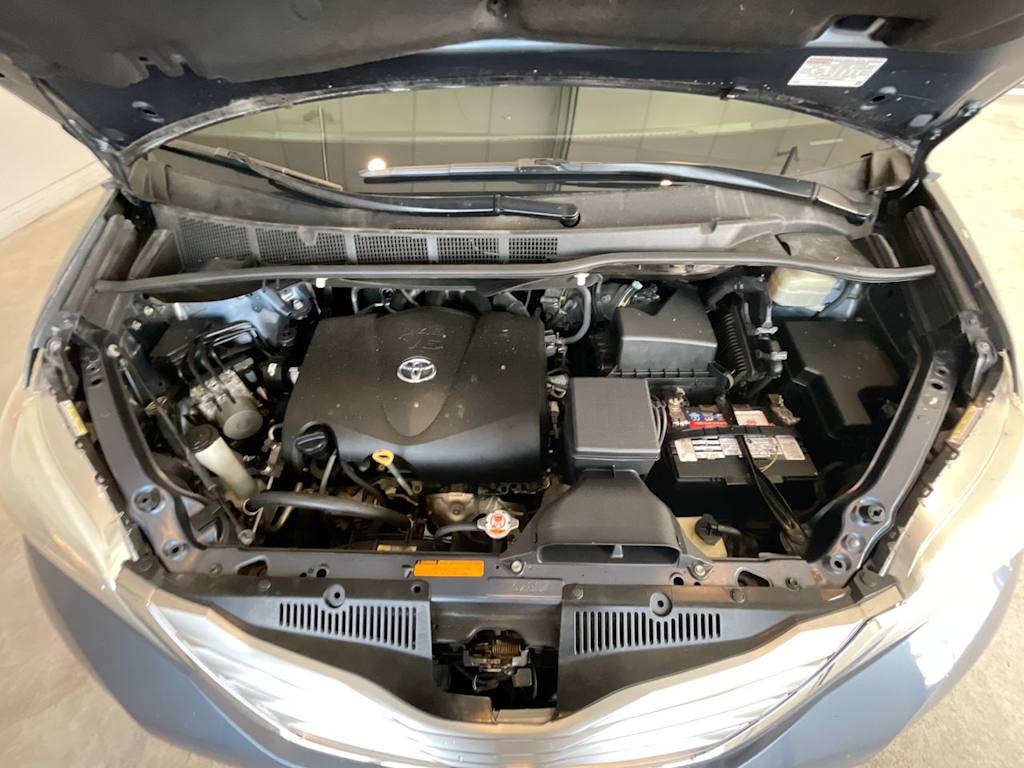 Thumbnail: 2017 Toyota Sienna - 8