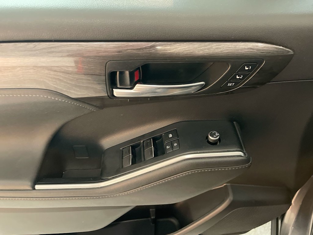 Thumbnail: 2022 Toyota Highlander - 22