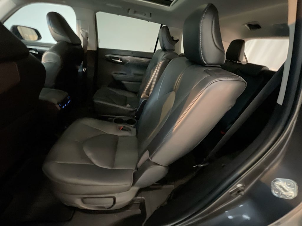 Thumbnail: 2022 Toyota Highlander - 11