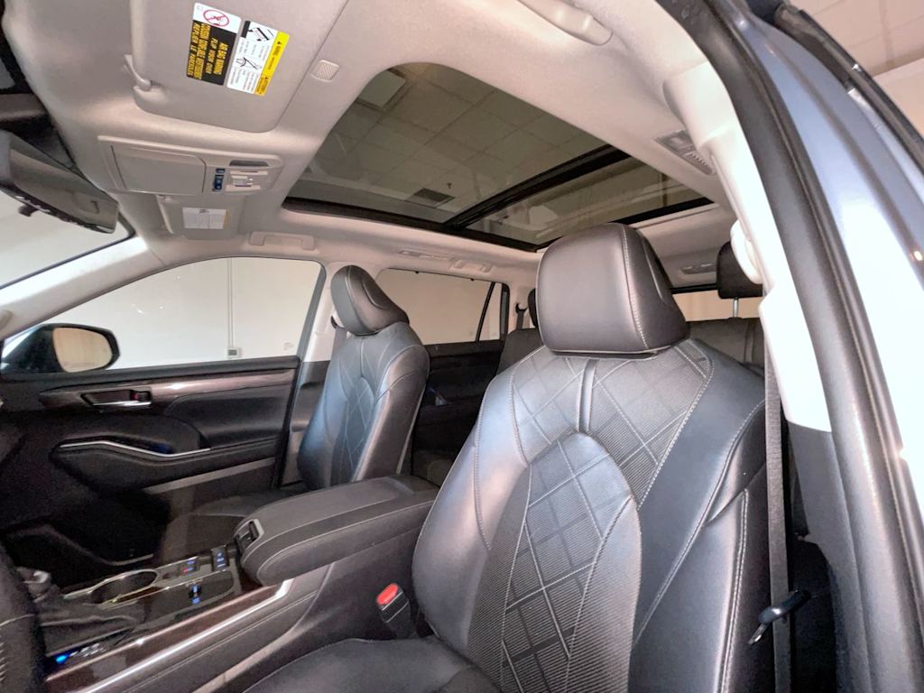 Thumbnail: 2021 Toyota Highlander - 27