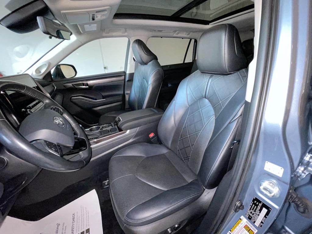 Thumbnail: 2021 Toyota Highlander - 9