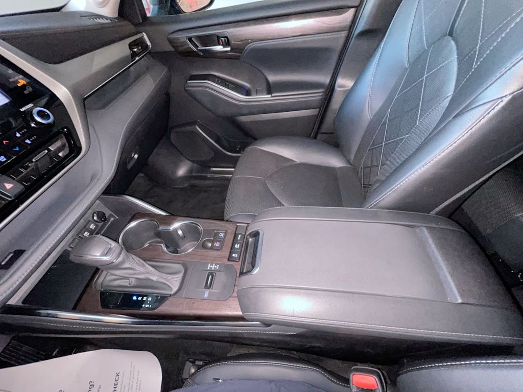Thumbnail: 2021 Toyota Highlander - 10