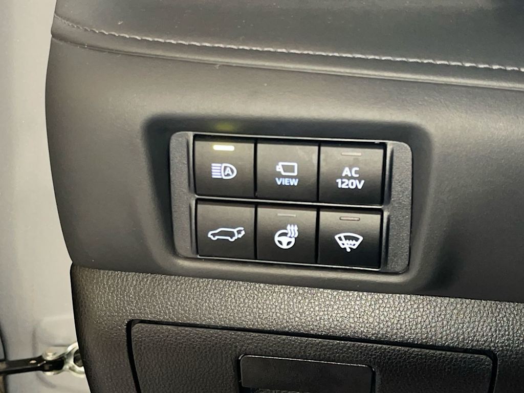 Thumbnail: 2021 Toyota Highlander - 30