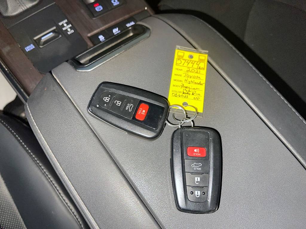 Thumbnail: 2021 Toyota Highlander - 16