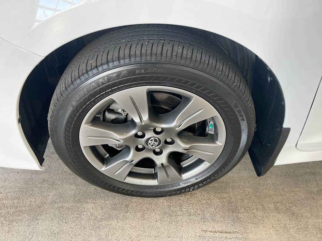 Thumbnail: 2020 Toyota Sienna - 7