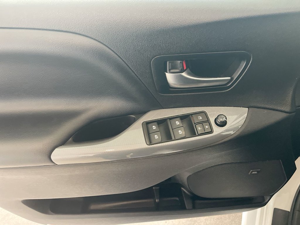 Thumbnail: 2020 Toyota Sienna - 21