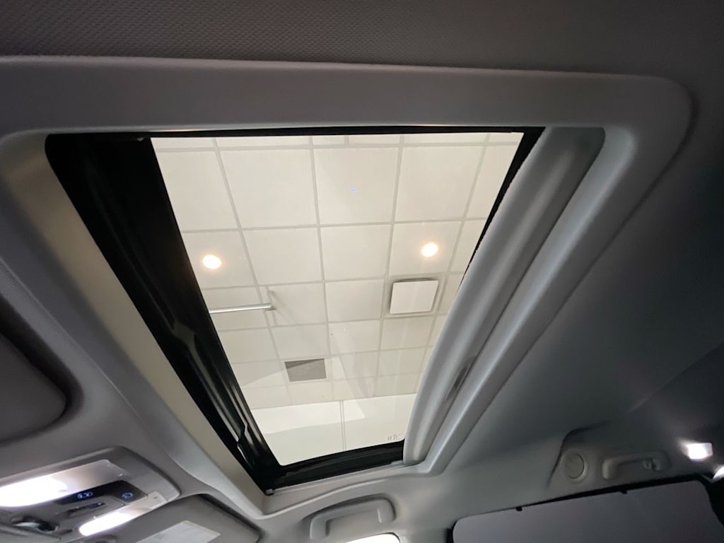 Thumbnail: 2020 Toyota Sienna - 26