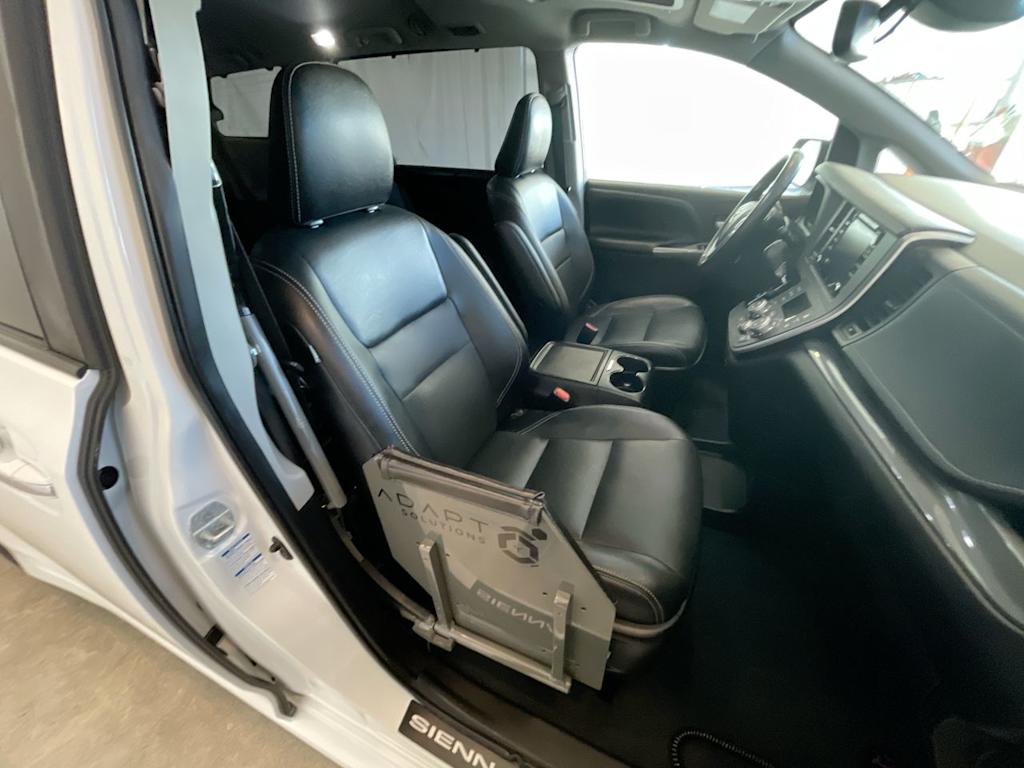 Thumbnail: 2020 Toyota Sienna - 9