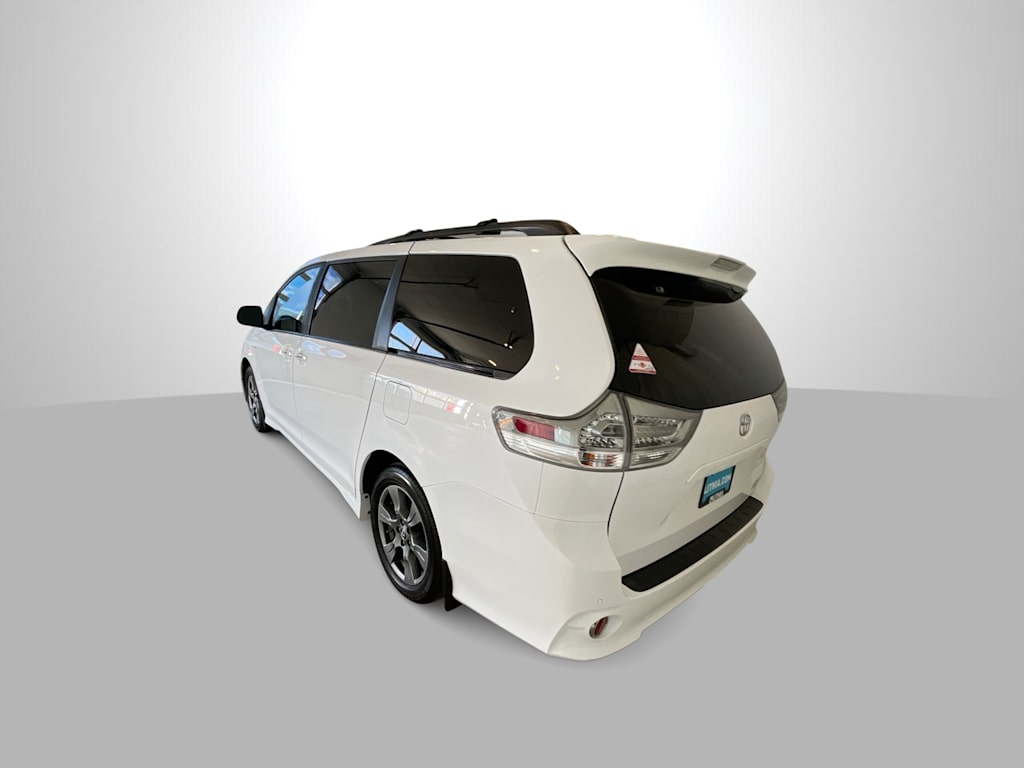 Thumbnail: 2020 Toyota Sienna - 6